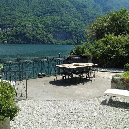 House On The Lake Shore Of Laglio Buitenkant foto