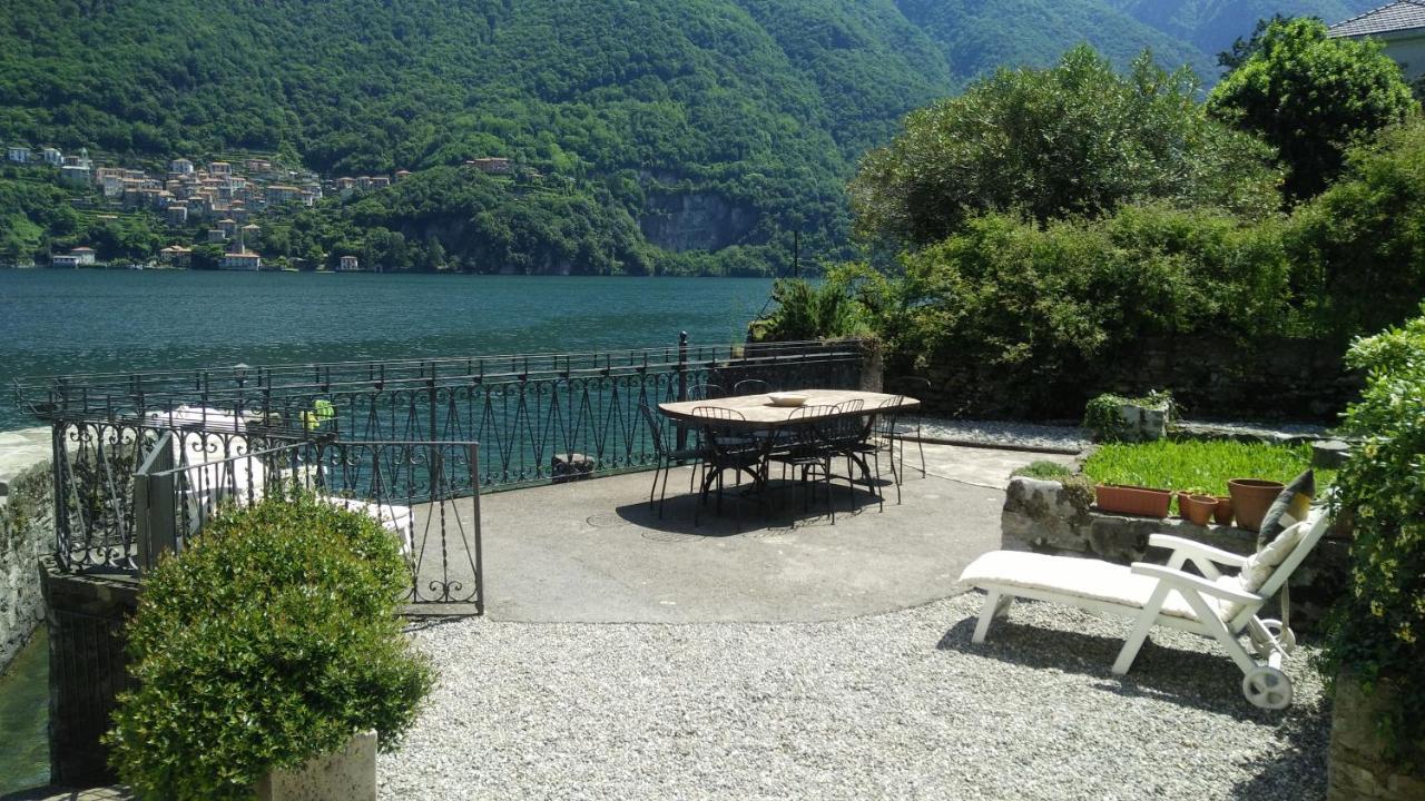 House On The Lake Shore Of Laglio Buitenkant foto