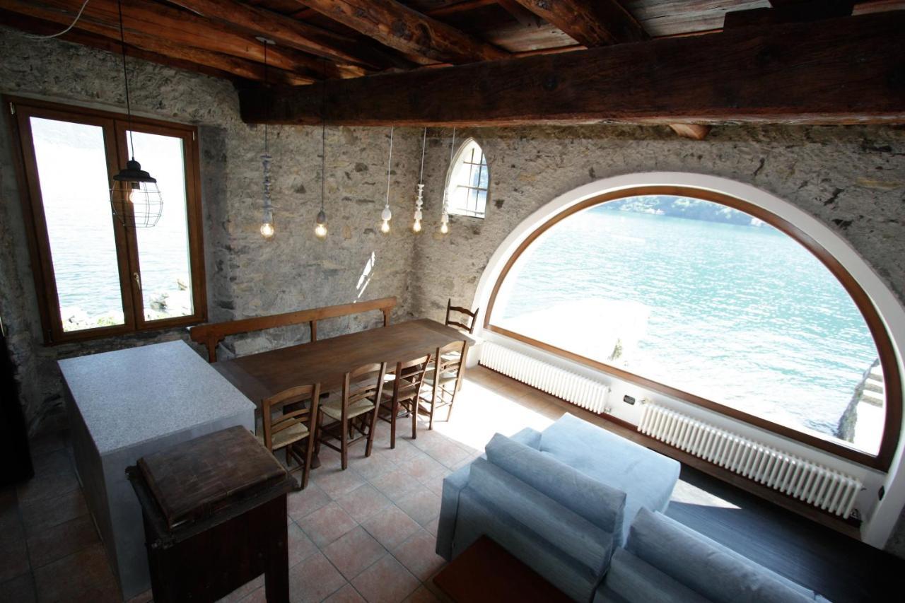 House On The Lake Shore Of Laglio Buitenkant foto