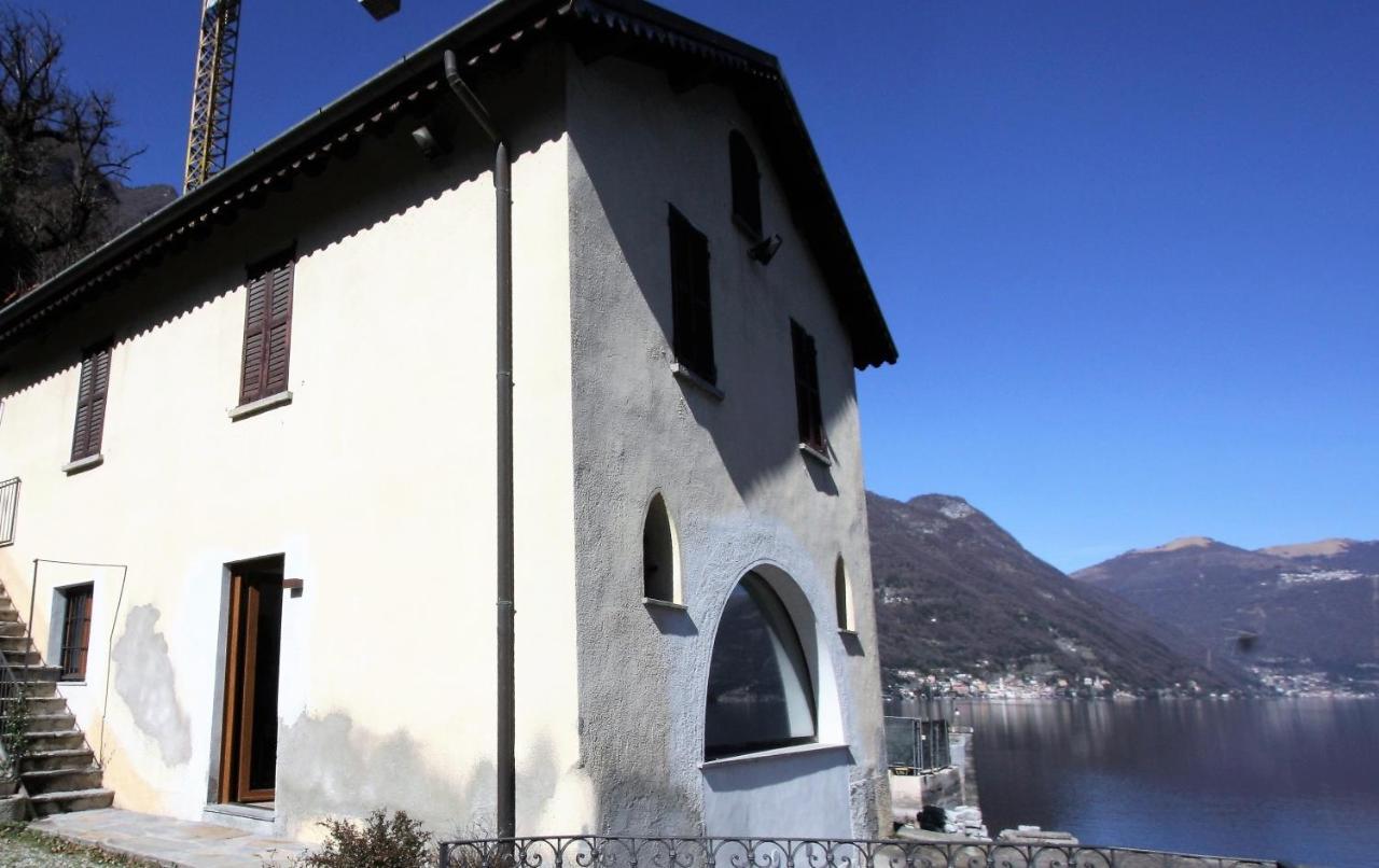 House On The Lake Shore Of Laglio Buitenkant foto
