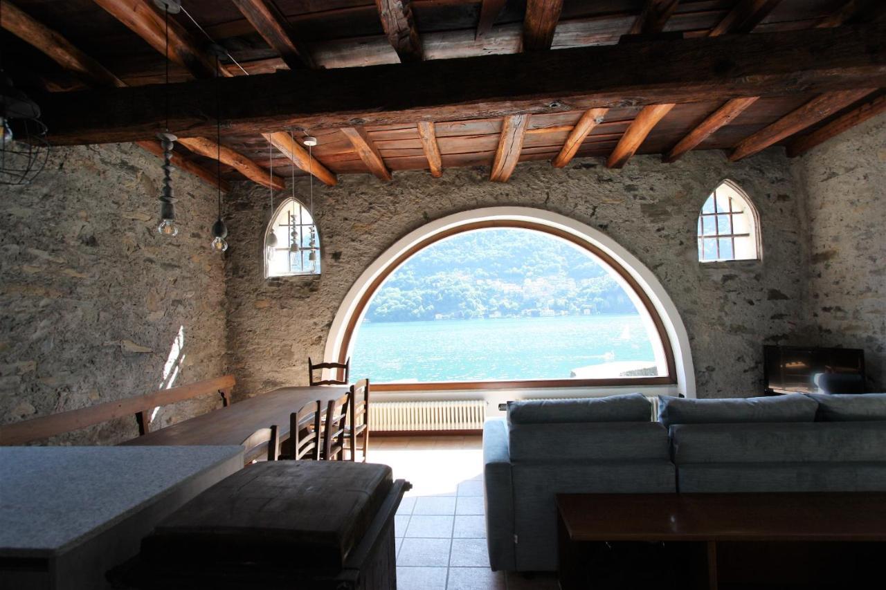 House On The Lake Shore Of Laglio Buitenkant foto