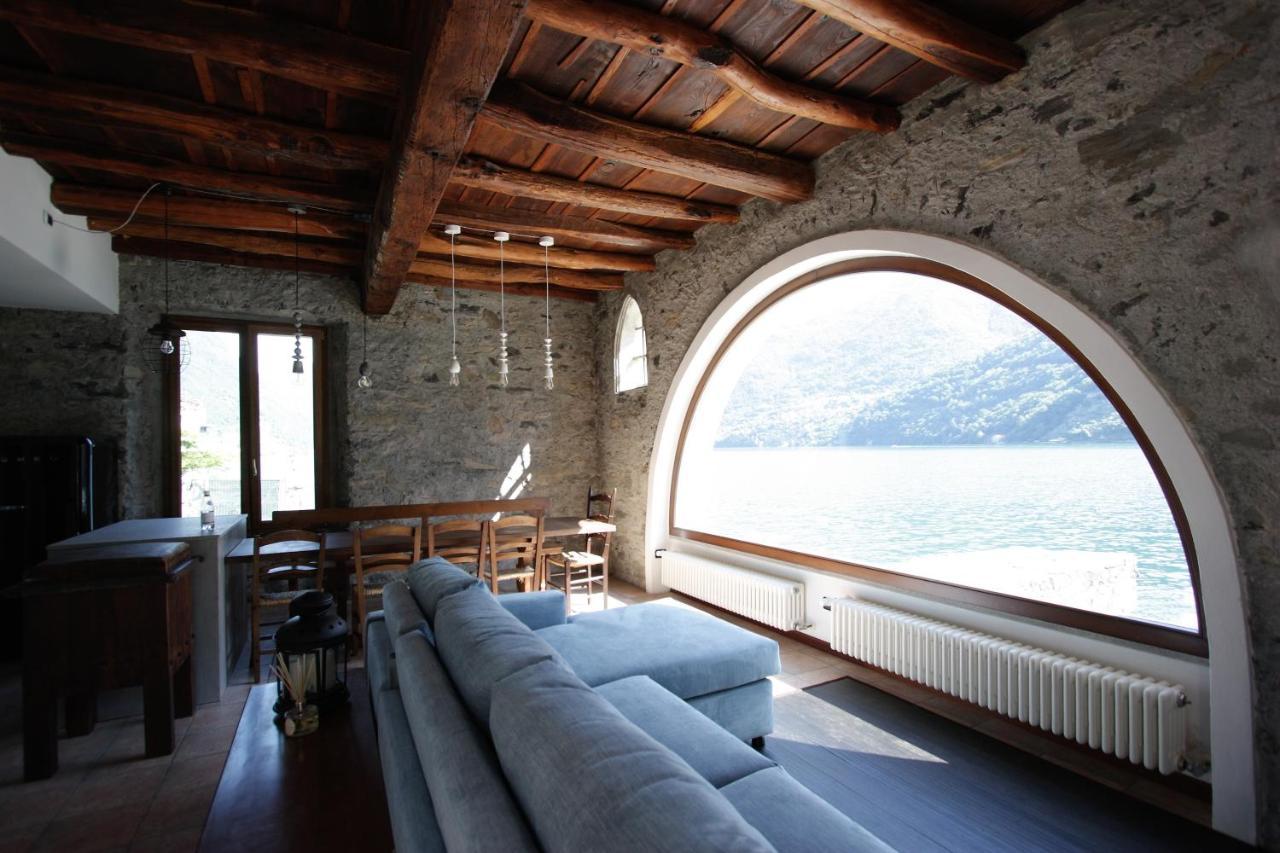 House On The Lake Shore Of Laglio Buitenkant foto