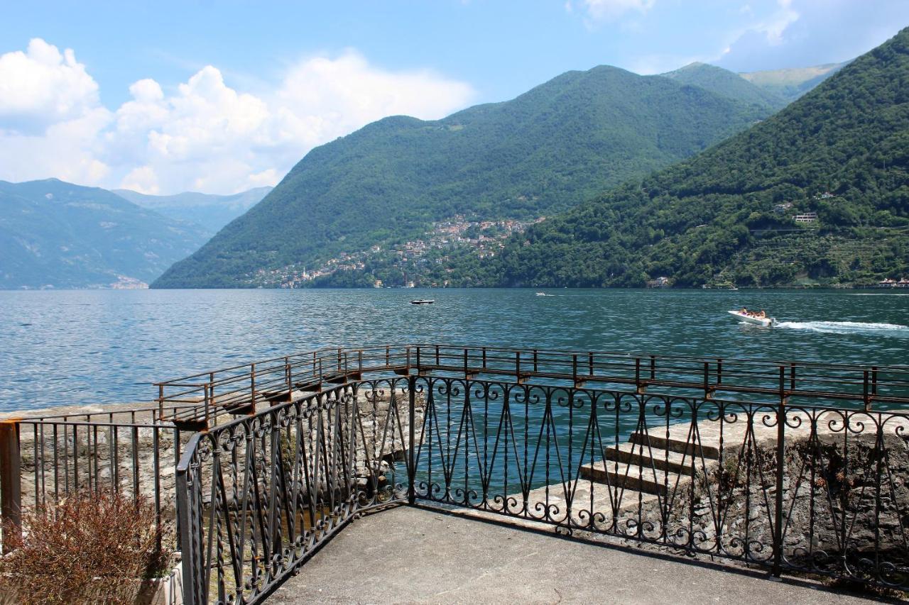 House On The Lake Shore Of Laglio Buitenkant foto