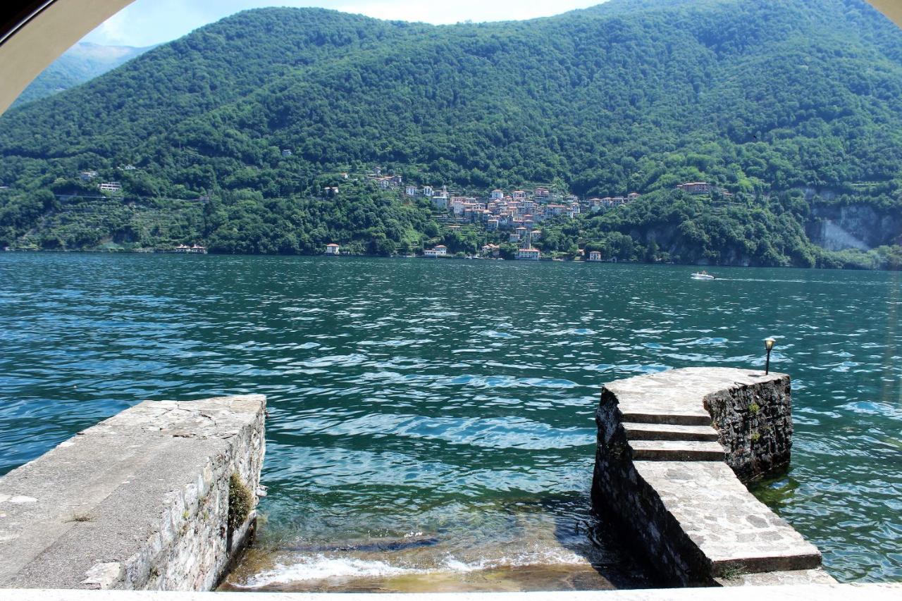 House On The Lake Shore Of Laglio Buitenkant foto