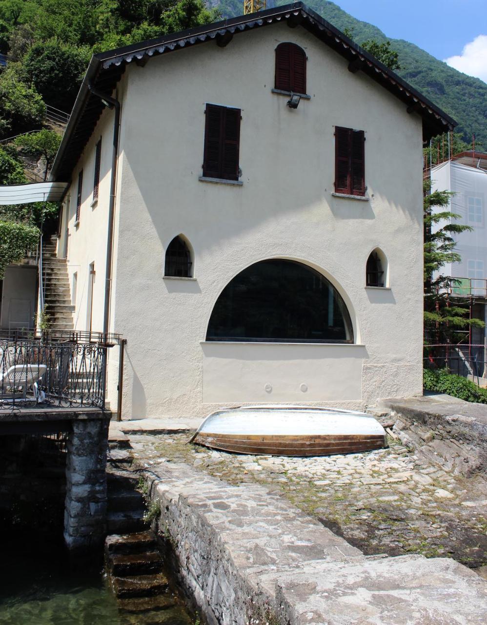 House On The Lake Shore Of Laglio Buitenkant foto