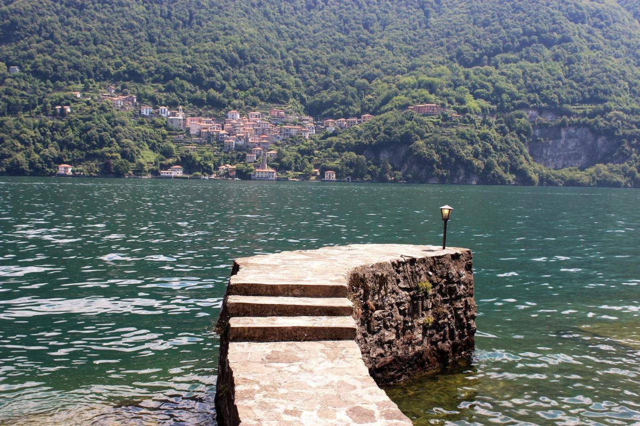 House On The Lake Shore Of Laglio Buitenkant foto